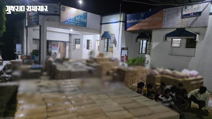 મહીસાગર: બાલાસિનોરમાં GIDCના ગોડાઉનમાંથી દોઢ કરોડથી વધુનો દારૂ ઝડપાયો, 7ની ધરપકડ, 16 વોન્ટેડ