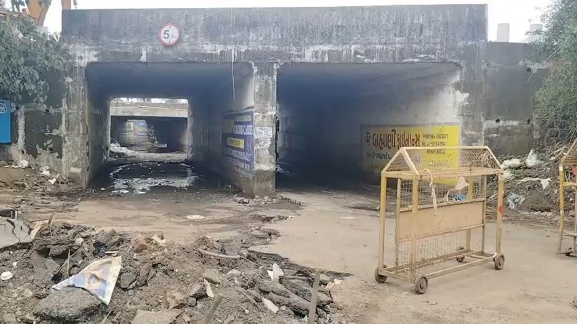 Even In Death, Families Face Agony As Floods Cut Off Valsad Crematorium