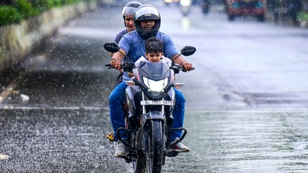 IMD Issues Red Alert in Ahmedabad and 7 Other States on July 31 ; Warns Thunderstorms, Lightning