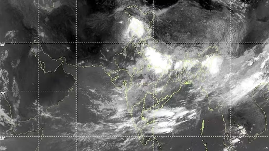 દેશભરમાં વરસાદ અંગે હવામાન વિભાગની લેટેસ્ટ આગાહી, સેટેલાઈટ તસવીરોમાં દેખાયું વાદળોનું ઝૂંડ