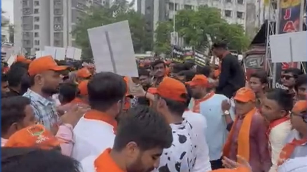 BJP, Congress Workers Clash in War of Slogans Outside Guj Cong HQ, Cops Deployed