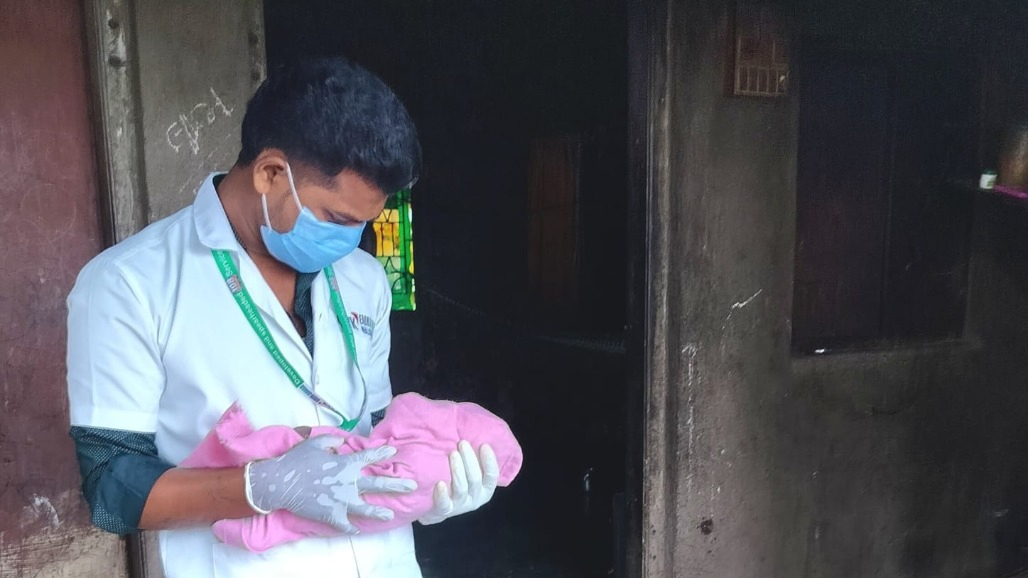 108 Ambulance Team Delivers Baby at Remote Jamnagar Farm After Rains Cut Off Road Access