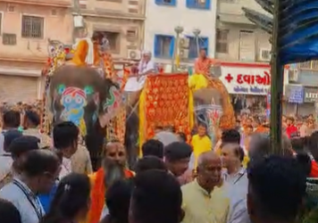 Elephants reach Dhal ni Pol