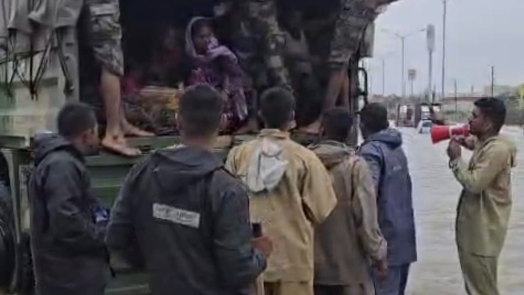 Heavy Rain Batters Ahmedabad Rural: 900 Workers Trapped at Changodar Industrial Estate, Massive Rescue Underway