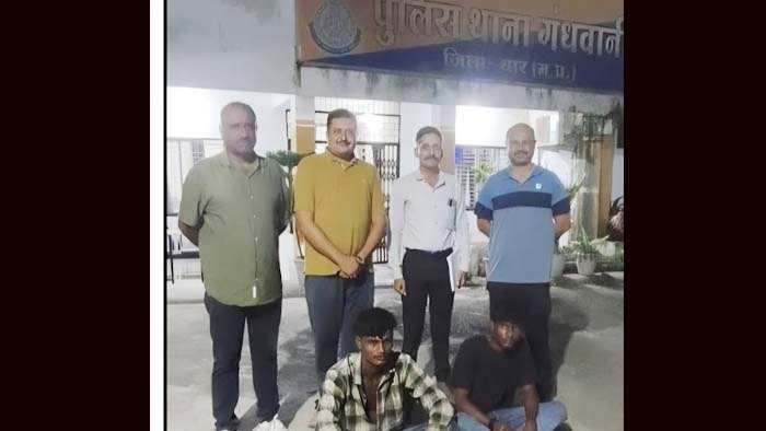 જામનગરના પંચકોષી એ.ડી.વી. પોલીસ સ્ટેશનના ઘરફોડ ચોરી કેસમાં એક વર્ષથી ફરાર બે આરોપી મધ્યપ્રદેશથી ઝડપાયા