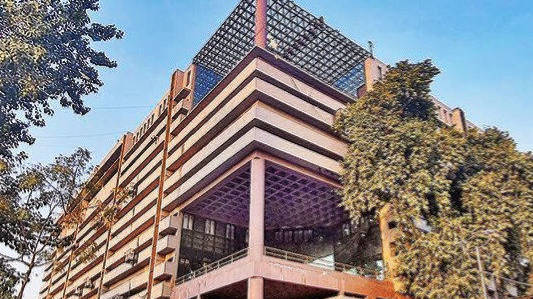 AMC Commissioner Pulls Up Officials Over Delays in Civic Works