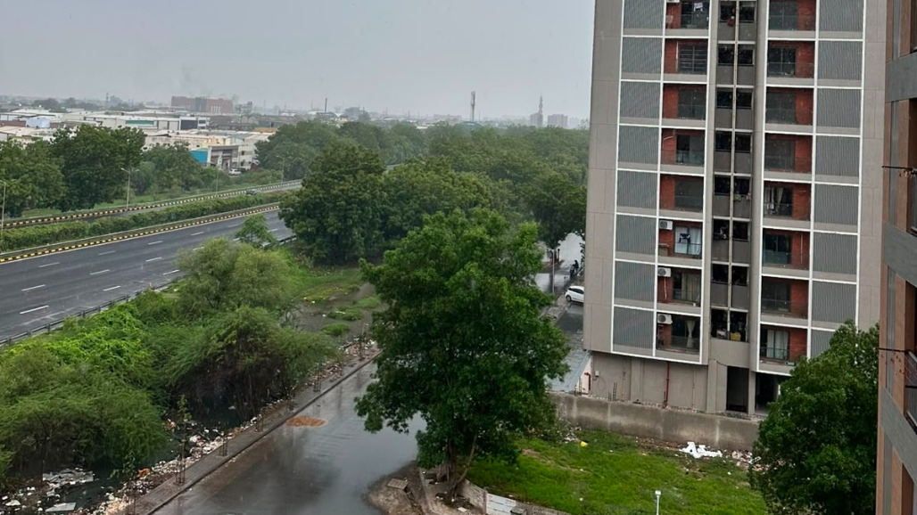 Ahmedabad Rain Live: Late Evening Deluge as Thaltej Records 62 mm; City's Seasonal Rainfall Crosses 21 Inches