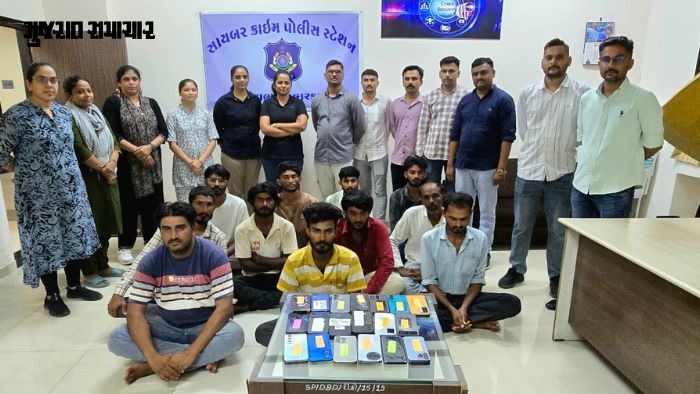દેવભૂમિ દ્વારકા: સોશિયલ મીડિયામાં કોમી વૈમનસ્ય ફેલાવનાર 12ની અટકાયત, 19 મોબાઈલ ફોન કબજે