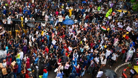 'Will Frame You in Drug Case': Mumbai Cop Suspended After Threatening Student Protesters on Camera