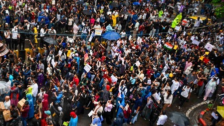 'Will Frame You in Drug Case': Mumbai Cop Suspended After Threatening Student Protesters on Camera