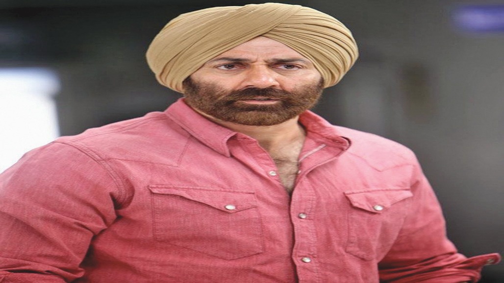 સની દેઉલ ધરમપાજીની કાર્બન કોપી બની ગયો છે