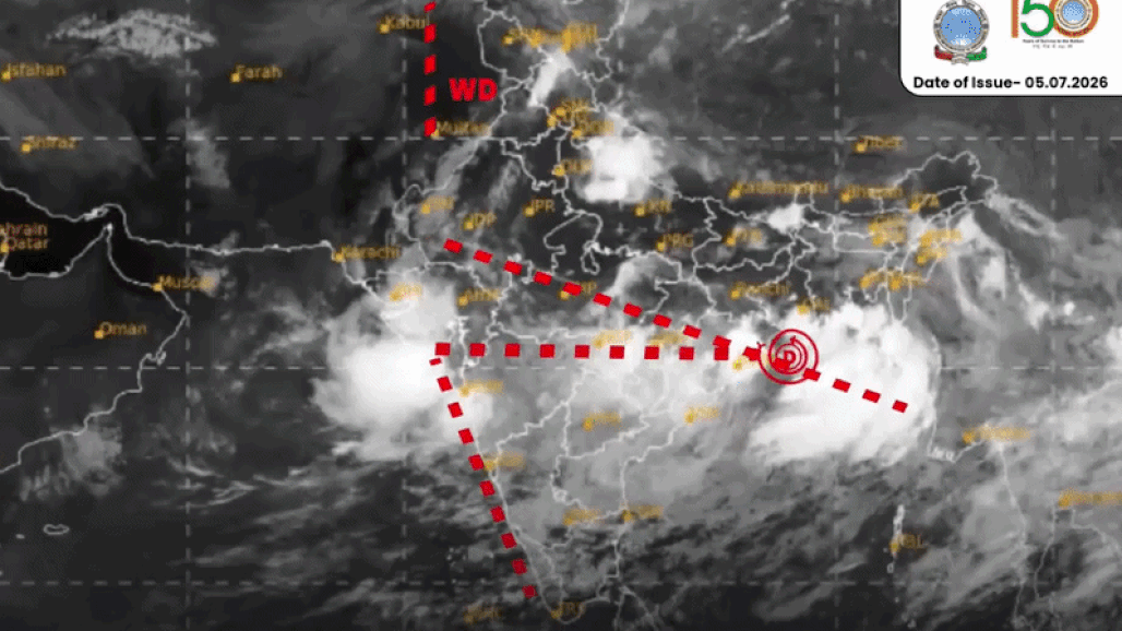IMD Issues Red Alert for Six Districts as Heavy Rain and Flash Flood Risk Loom in Gujarat