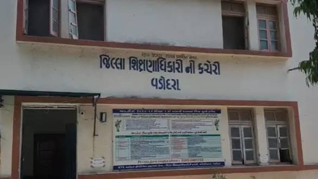 ભારે વરસાદની આગાહી ના પગલે આવતીકાલે વડોદરા શહેર જિલ્લાની સ્કૂલો-કોલેજોમાં રજા જાહેર