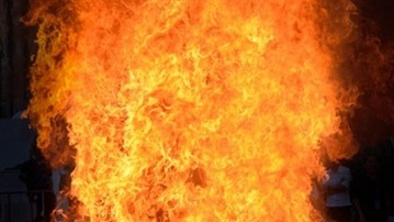 ARSON IN GOMTIPUR: Four Men Set Carriage Ablaze Over Suspected Personal Feud; Attack Caught on CCTV