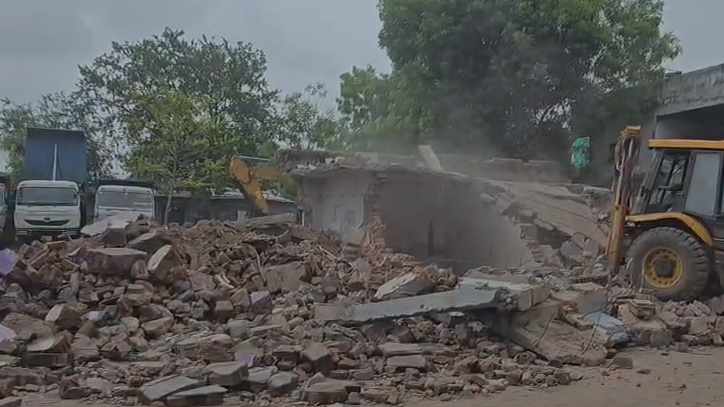 AMC Begins Demolition Drive in Motera for Road Widening With an Eye on Commonwealth Games, Olympics