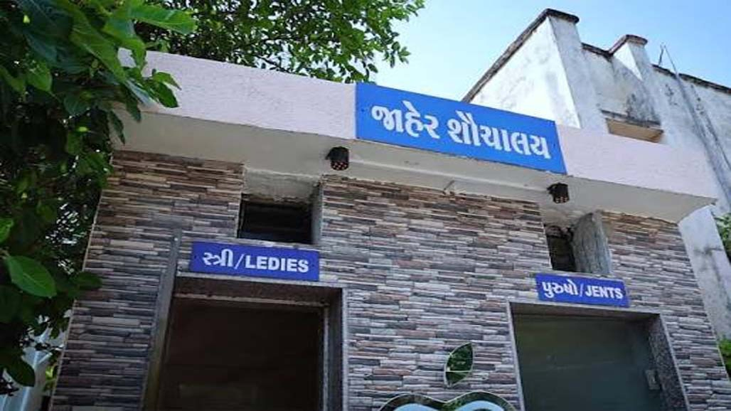 ઉમરાળામાં યુરીનલ તોડી નાખ્યા બાદ કામગીરી ખોરંભે પડતા લોકોને હાલાકી