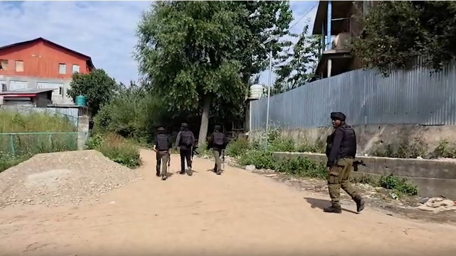 Jammu and Kashmir: Security Forces Recover Unidentified Body, Arms Near Shopian Encounter Site