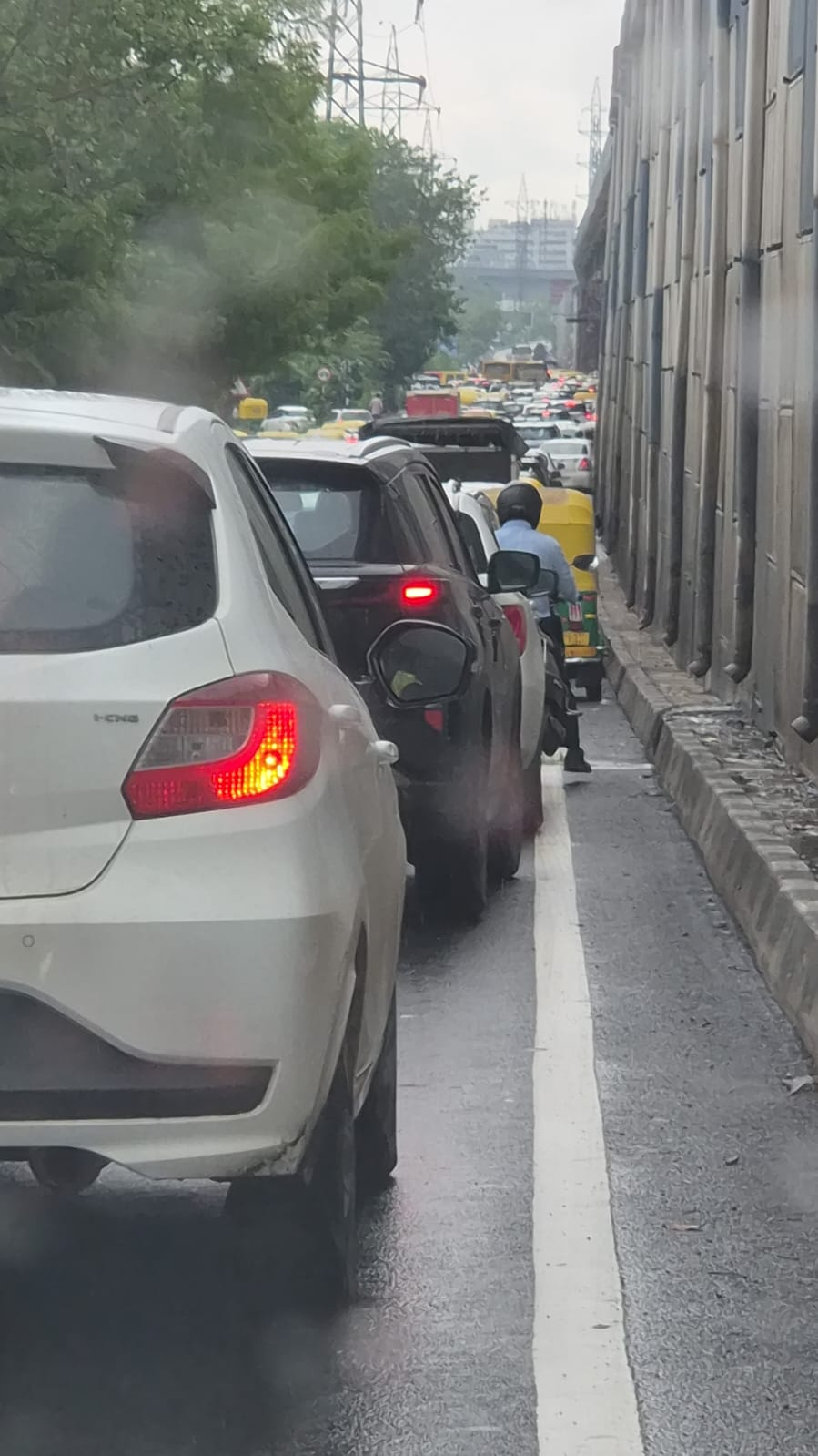 Traffic Congestion Returns at Palladium Mall Junction Towards SG Highway