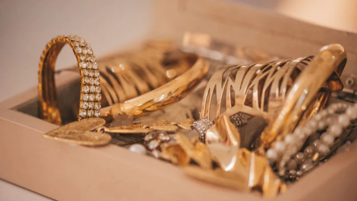 Family Wakes Up To Find Home Burgled, Jewellery Worth ₹90,900 Stolen In Maninagar