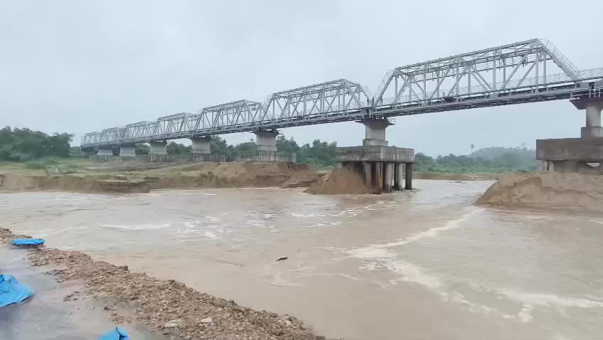 Heavy Rain Washes Away Shihod Diversion, Leaving Thousands Facing Long Detours in Pavijetpur