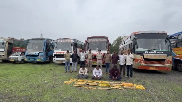 જેતપુરમાં એક જ સરખા નંબરવાળી 10 લકઝરી બસ, એક કાર પકડાઈ