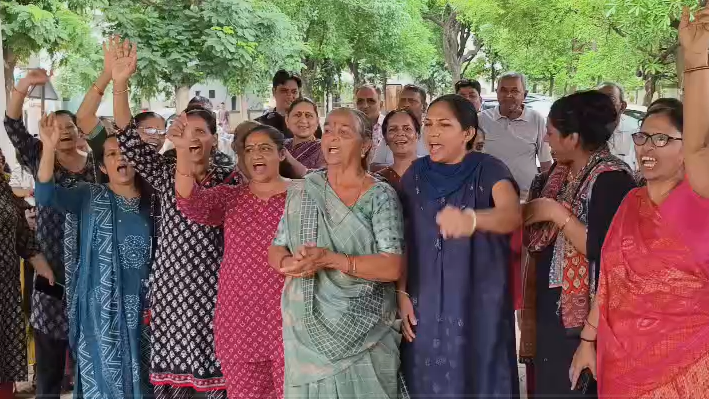 Surat Floods: 'Block Indus Later, Fix Our Creeks First': Angry Parvat Patiya Residents Threaten Jantar Mantar-Style Protest