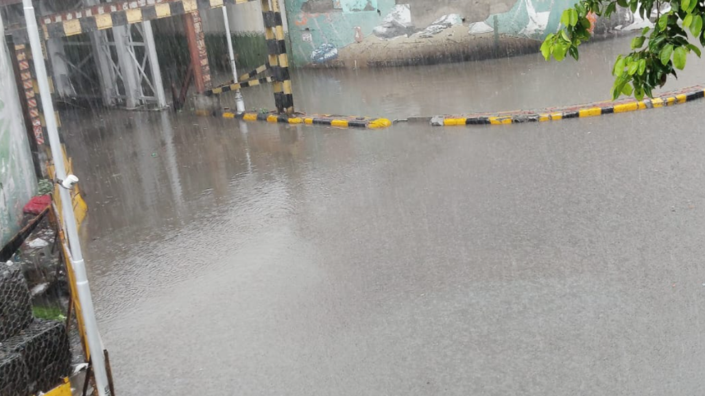 7 Ahmedabad Underpasses Shut as Heavy Rain Paralyses City, 6 Vasna Barrage Gates Opened | Gujarat Samachar