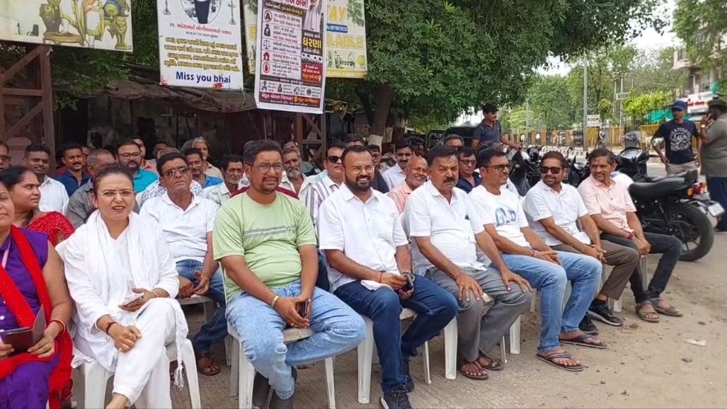 NH-56 પ્રોજેક્ટ સામે નર્મદાના ખેડૂતો અને સોસાયટીના રહીશોનું આંદોલન