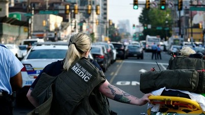 Seattle Festival Shooting: 3 Dead, 4 Injured Near Space Needle as Police Search for Second Suspect