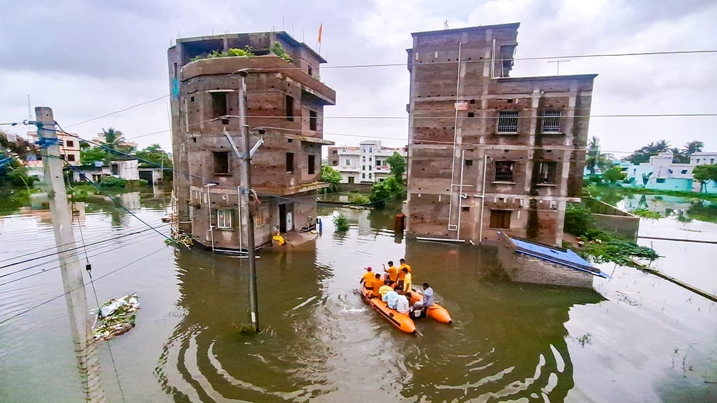 ઓડિશામાં મહાનદીનું ભયજનક પૂરના કારણે 20 જિલ્લા પ્રભાવિત