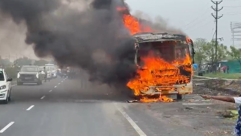 Private Company Bus Catches Fire On Sanand–Viramgam Highway; All Staff Escape Unhurt