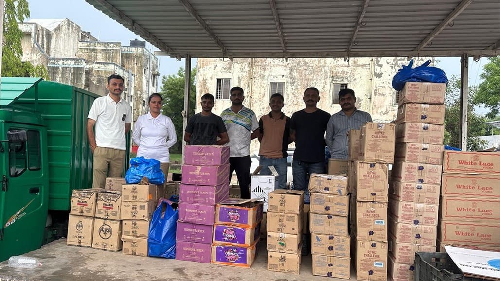 કણભા ગોડાઉનમાં ચોમાસા માટે સંગ્રહિત વિદેશી દારૂ-બિયરની 6420 બોટલ ઝડપાઈ