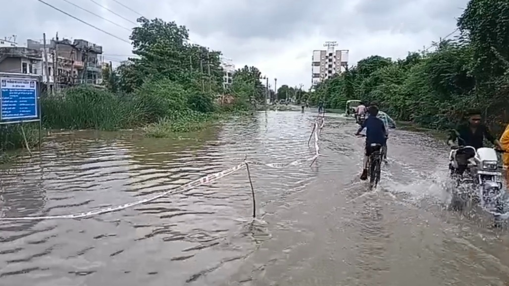 કોર્પોરેશનમાં સમાવાયેલા ગામોની દુર્દશા,ઉંડેરા બાદ ભાયલીનું તળાવ ઓવરફ્લો થતાં પાણી ઘૂસ્યા