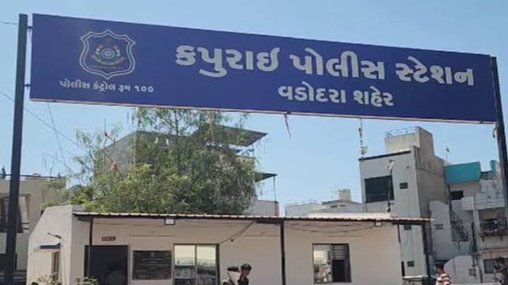 વડોદરાના વાઘોડિયા રોડ પર ઘરકંકાસમાં પત્નીના ગળા પર કટરથી હુમલો કરી પતિએ ગળેફાંસો ખાઈ જીવન ટૂંકાવ્યું