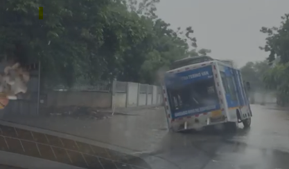 AMC Heavy Machinery Gets Stuck in Cave-In at Gota Amid Waterlogging