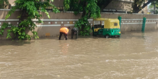 Waterlogging Removal Underway in Saraspur, Thakkarnagar