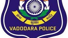 દોઢ મહિના પહેલા ડભોઇમાં  પોલીસ પર હુમલો કરનાર આરોપીના ગોડાઉન પર બૂલડોઝર ફર્યુ