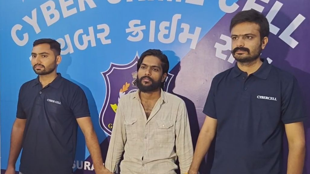 સુરત સાયબર ક્રાઈમનો મોટો પર્દાફાશ: 1.52 કરોડના ઇન્વેસ્ટમેન્ટ ફ્રોડ કેસમાં આંતરરાષ્ટ્રીય રેકેટનો મુખ્ય સૂત્રધાર ખંભાળિયાથી ઝડપાયો