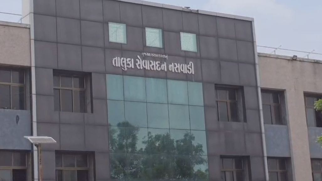 છોટા ઉદેપુર: અધિકારીઓના ડખામાં નસવાડીના 210 ગામોના જાતિના દાખલા મેળવવામાં પ્રજાને હાલાકી