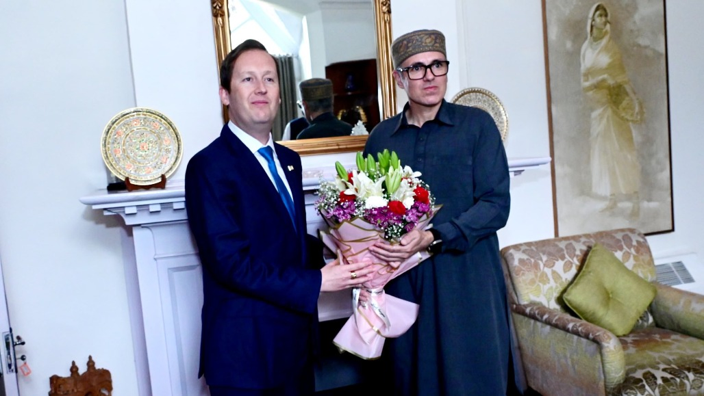 US Envoy Calls J&K ‘Important Part of India’, Hints at Reviewing Travel Warning After Meeting Omar Abdullah in Srinagar