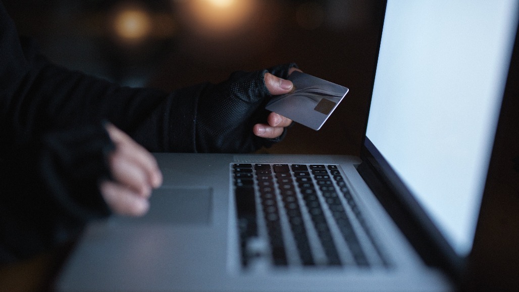 Ahmedabad Trader Loses ₹1.85 Lakh In Fake ICICI Bank Reward Points Scam