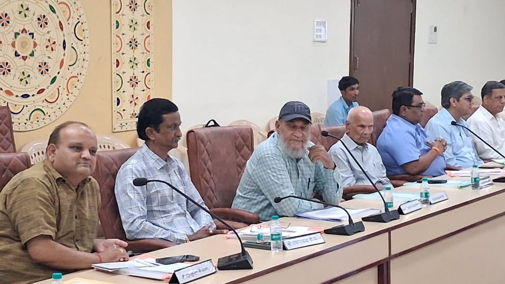 ભારે વરસાદમાં નાના રેલવે સ્ટેશનો પર મુસાફરોને હાલાકી, DRUCCની બેઠકમાં રજૂઆતો