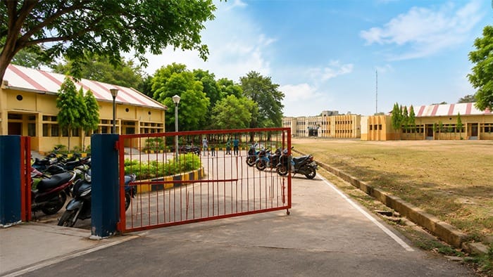 અમેઠી નવોદય વિદ્યાલયમાં Gen Alphaનો હોબાળો