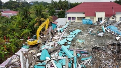 Tsunami Alert Issued As Powerful 7.7-Magnitude Earthquake Strikes Indonesia
