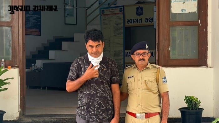 અમદાવાદ કન્ટ્રોલ રૂમનો કોન્સ્ટેબલ દારૂની હેરાફેરીમાં ઝડપાયો