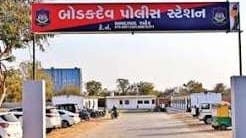 સાયન્સ સીટી ગાર્ડનમાં યુવકને રોકતા સિનિયર સિટીઝનને ધમકી, ત્રણની ધરપકડ