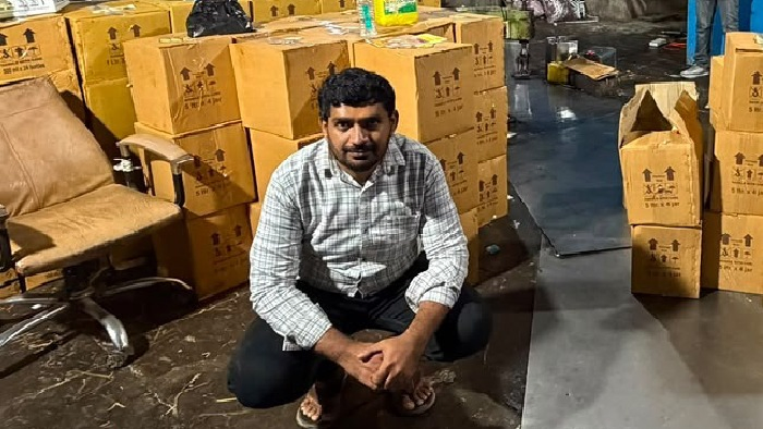 સસ્તા પામ-સોયા ઓઈલમાં એસેન્સ ભેળવીને કિંમતી ખાદ્યતેલ બનાવવાનાં કૃત્યનો પર્દાફાશ