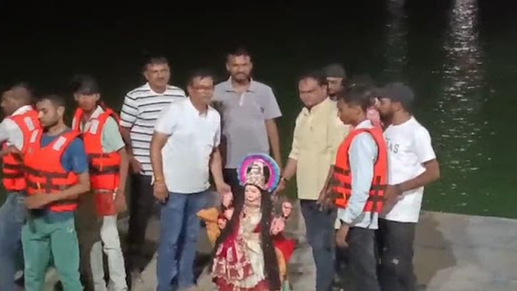 વડોદરામાં ગોરવા તળાવમાં ભાજપના કાઉન્સિલરોની બેદરકારી!