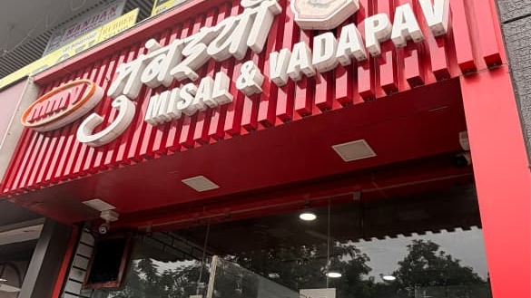 AMC Cracks Down On Food Safety: 4 Outlets Sealed In Ahmedabad Over Banned Synthetic Paneer, Rancid Oil And Excess Colours
