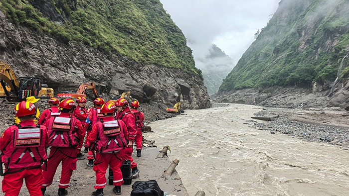 CHINA NEPAL FLOOD GLACIAR NEW 1.jpg